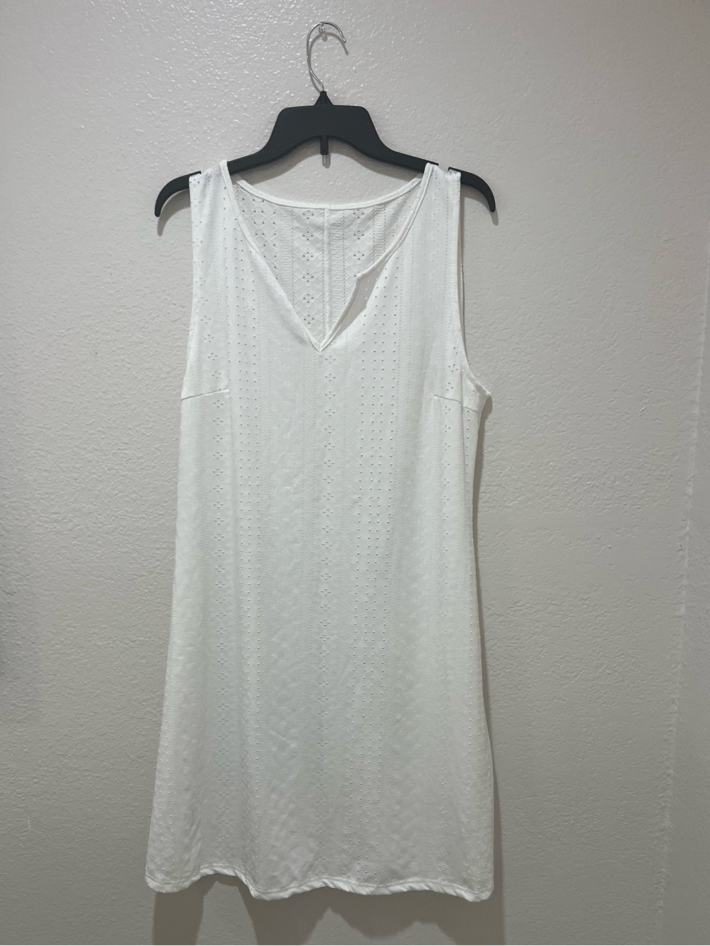 Women's White Eyelet V-Neck Sleeveless Above Knee coverup size 1XL